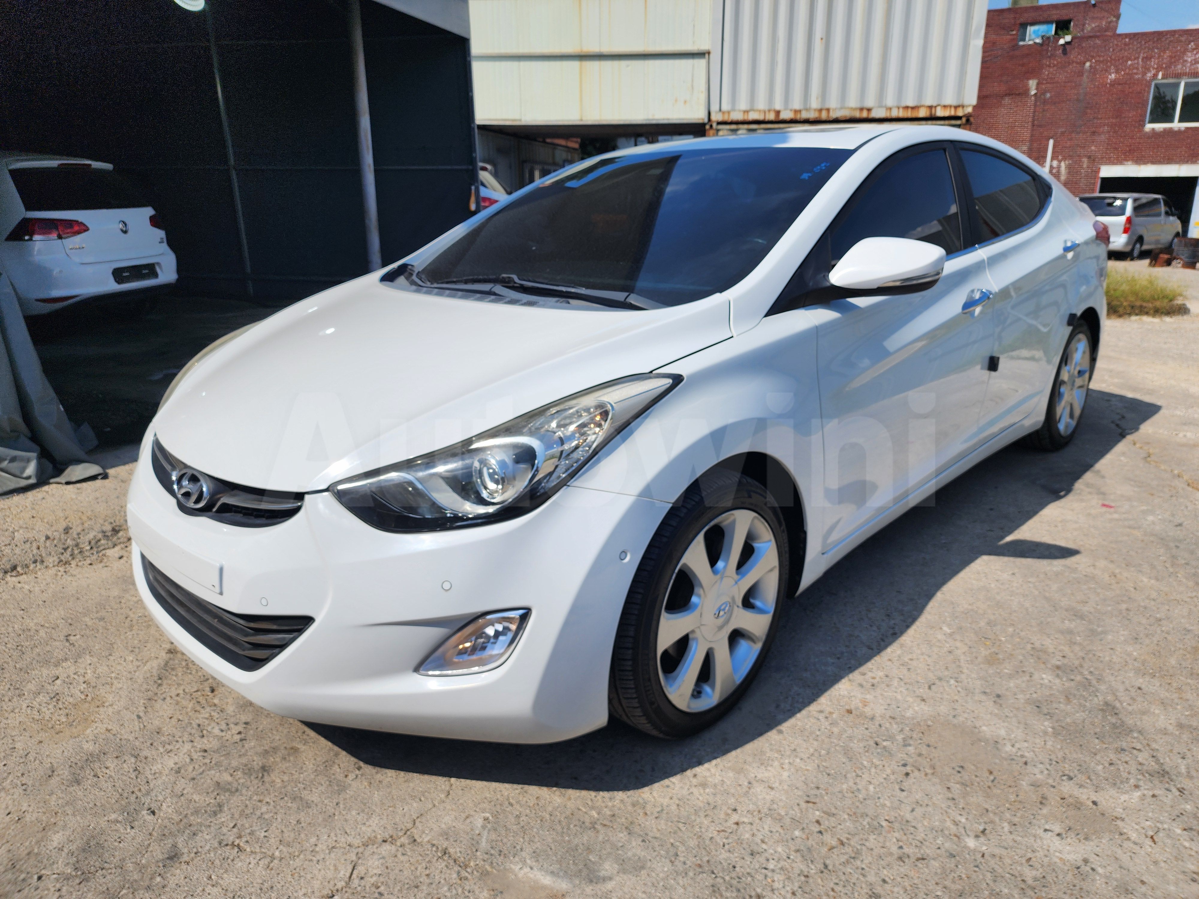 2011 HYUNDAI AVANTE VIN: KMHDH41DBBU064485