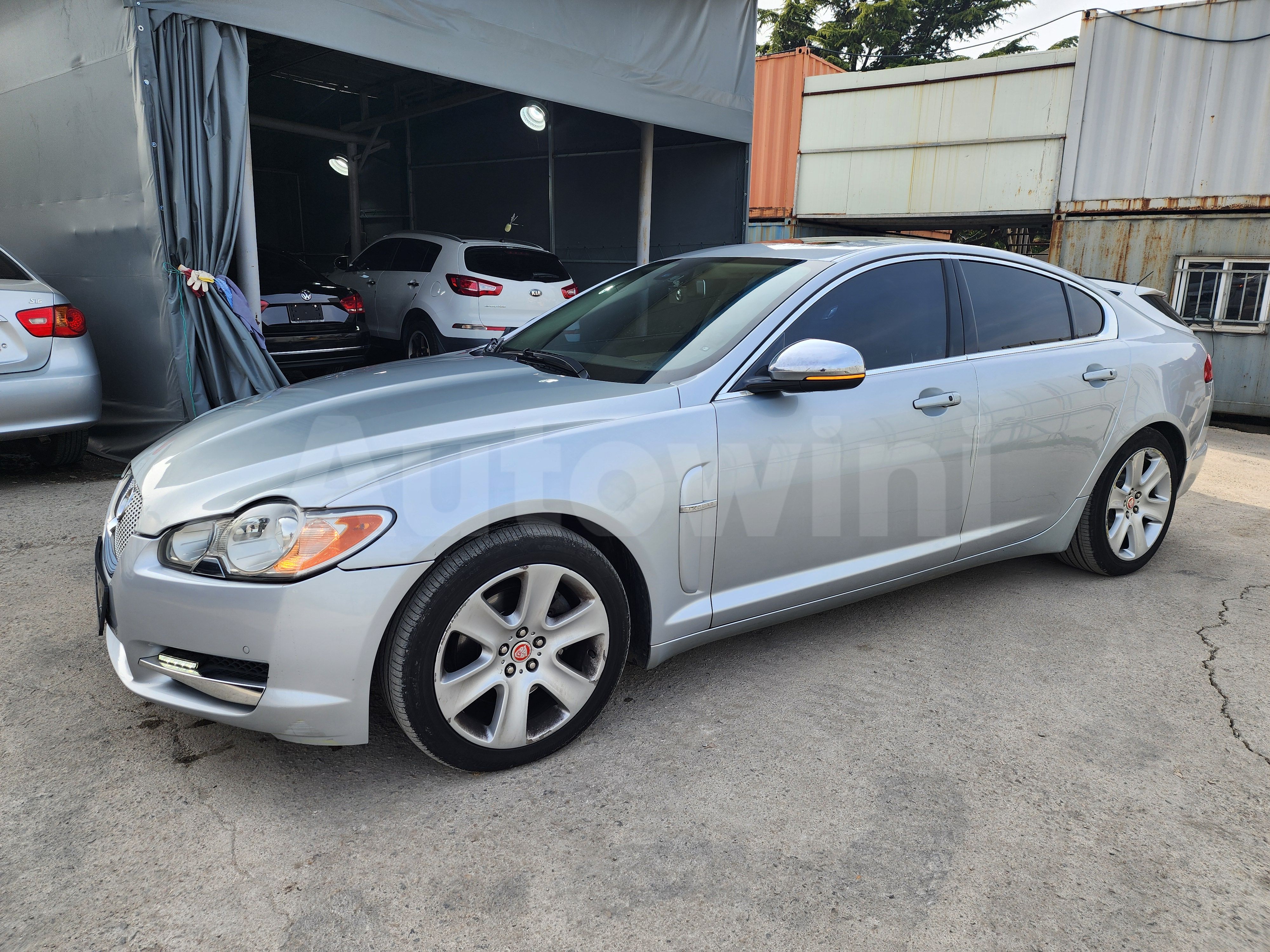 2011 JAGUAR XF VIN: SAJAA0648BNS10526