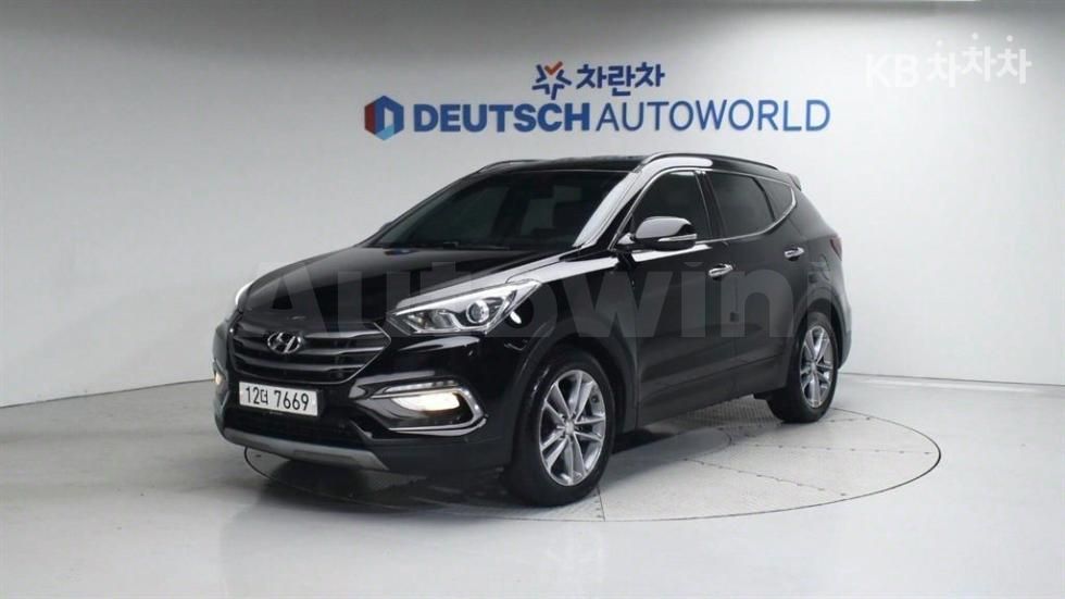 2017 HYUNDAI SANTAFE VIN: KMHSW81UBHU770515