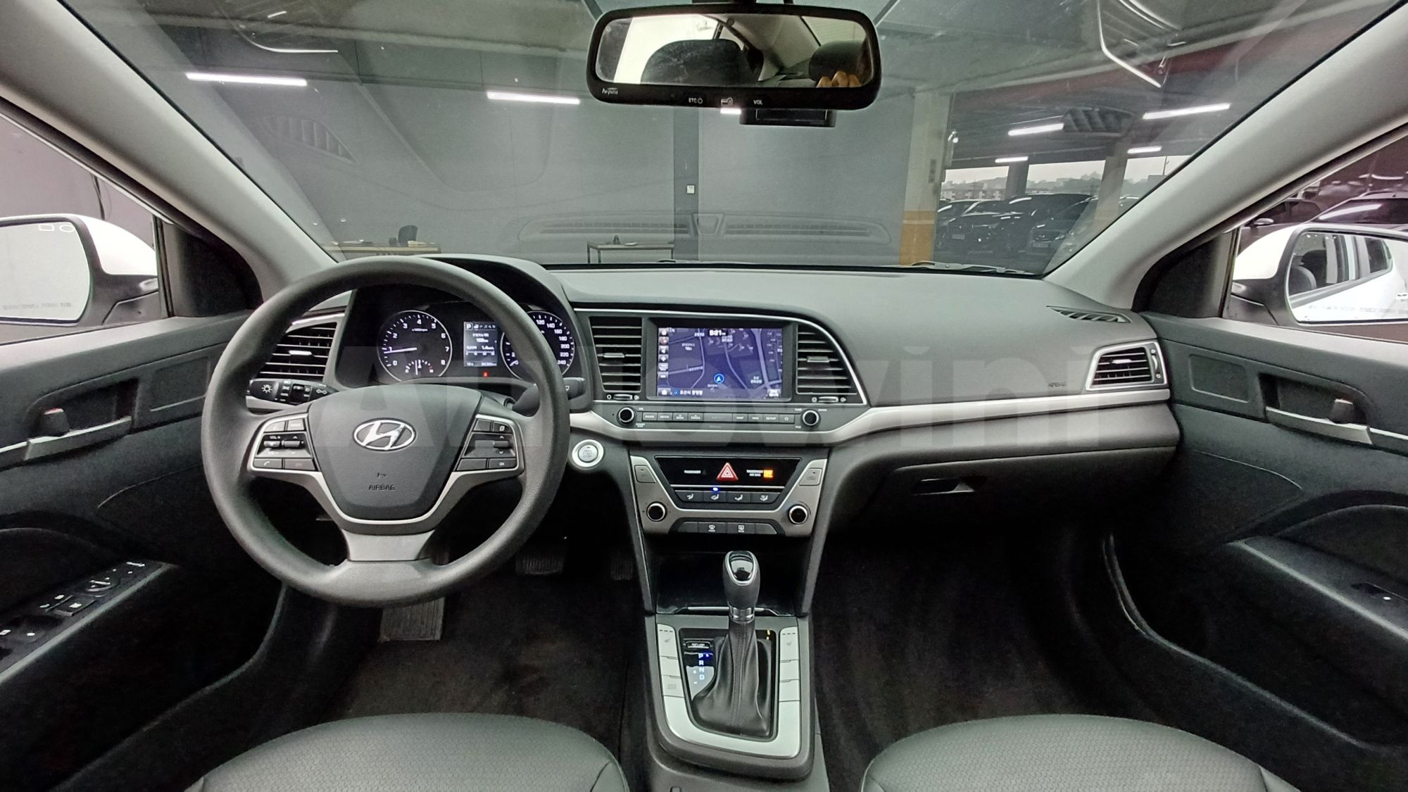 2018 HYUNDAI AVANTE VIN: KMHD641DBJU698354