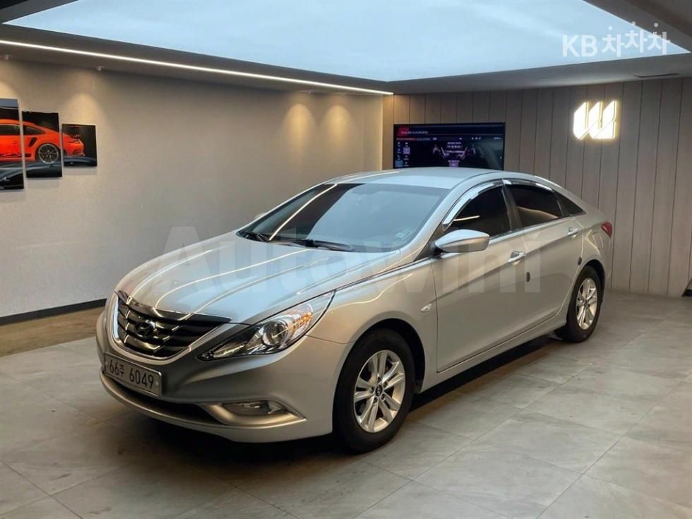 2010 HYUNDAI SONATA VIN: KMHEC41MBAA151784