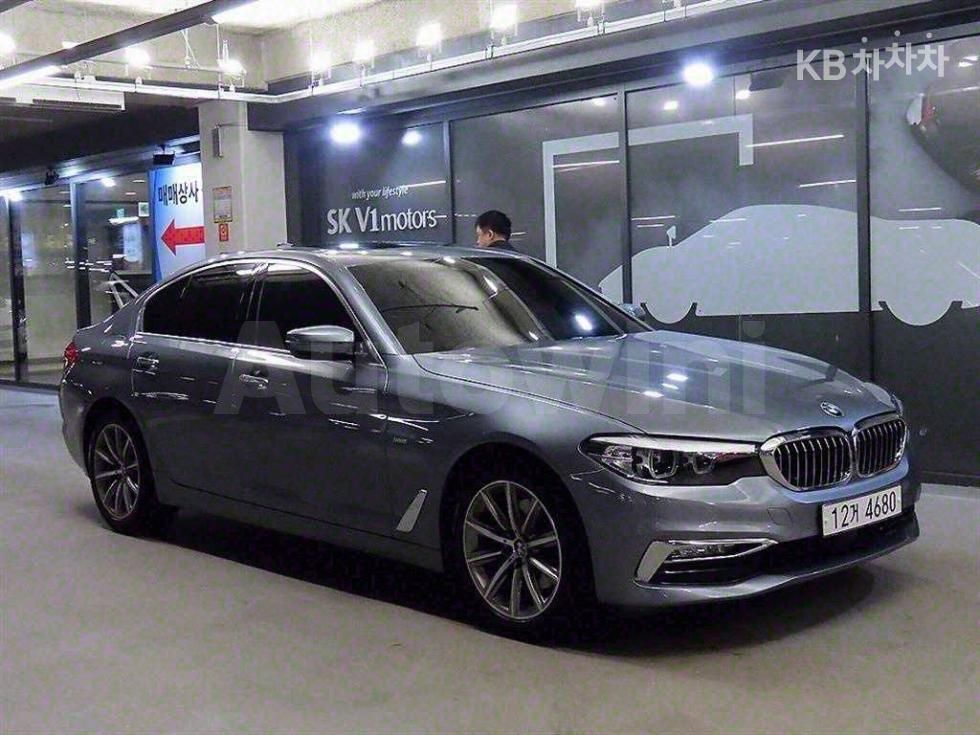 2018 BMW 5 SERIES VIN: WBAJK7102JBH23392