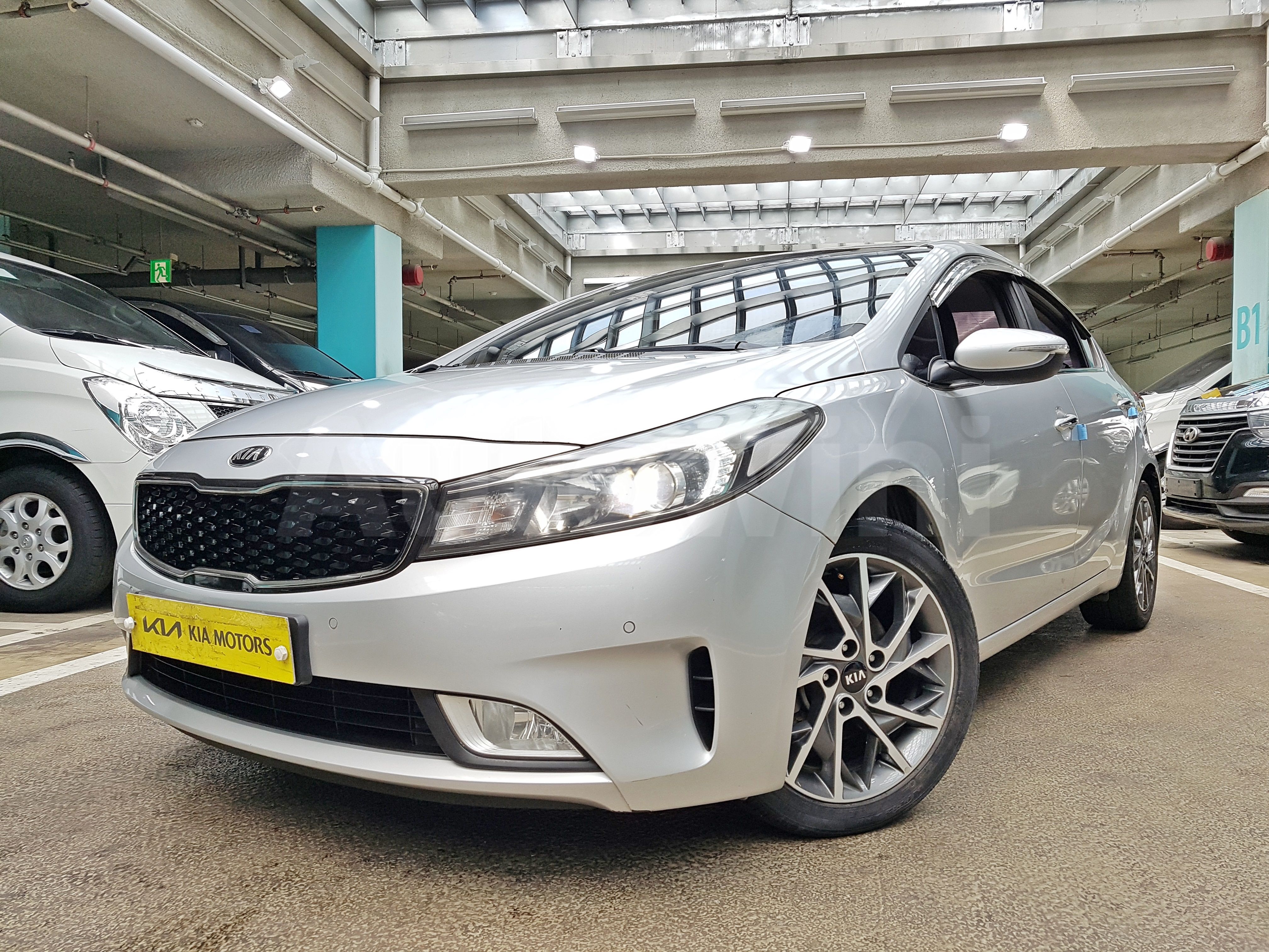 2016 KIA K3 VIN: KNAFX412BGA943547