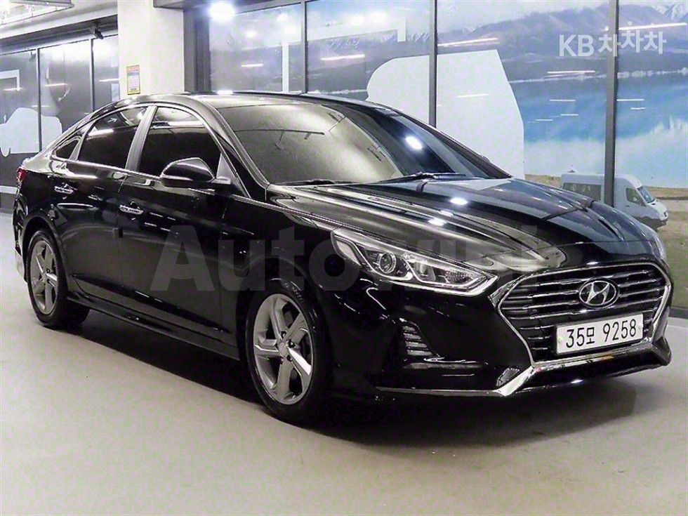 2018 HYUNDAI SONATA VIN: KMHE341CBJA413131