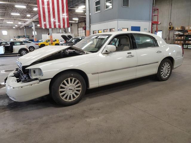 2004 LINCOLN TOWN CAR U VIN: 1LNHM83W54Y659202