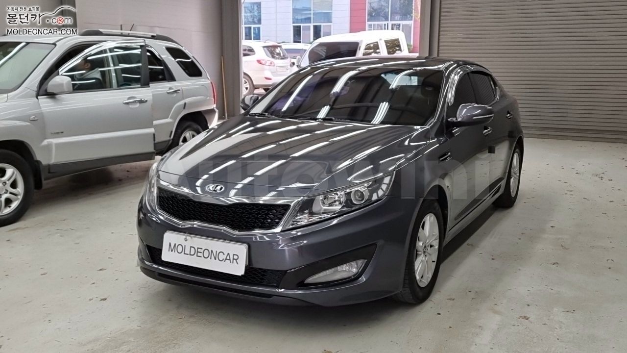 2012 KIA K5 VIN: KNAGN418BDA331582