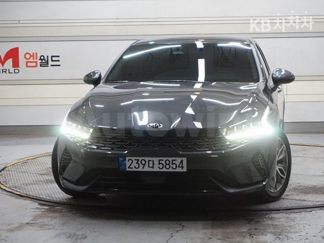 2021 KIA K5 VIN: KNAG241JBMA015696