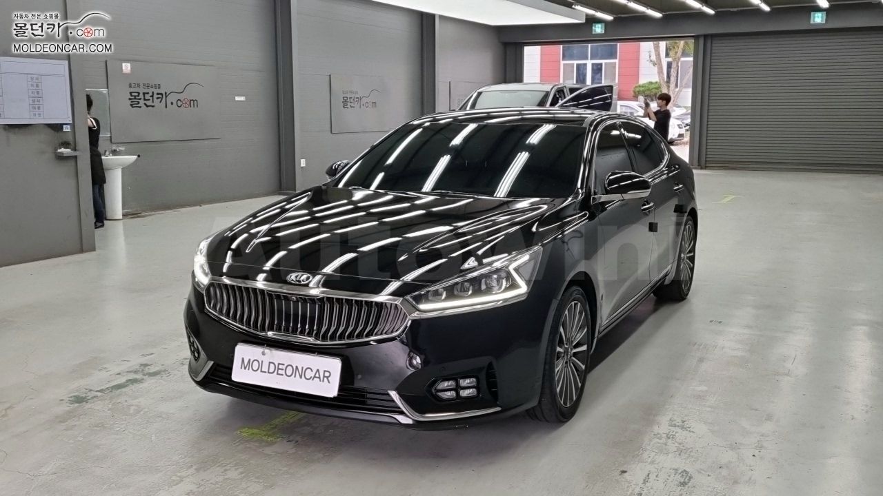 2018 KIA K7 VIN: KNALA418BJA136187