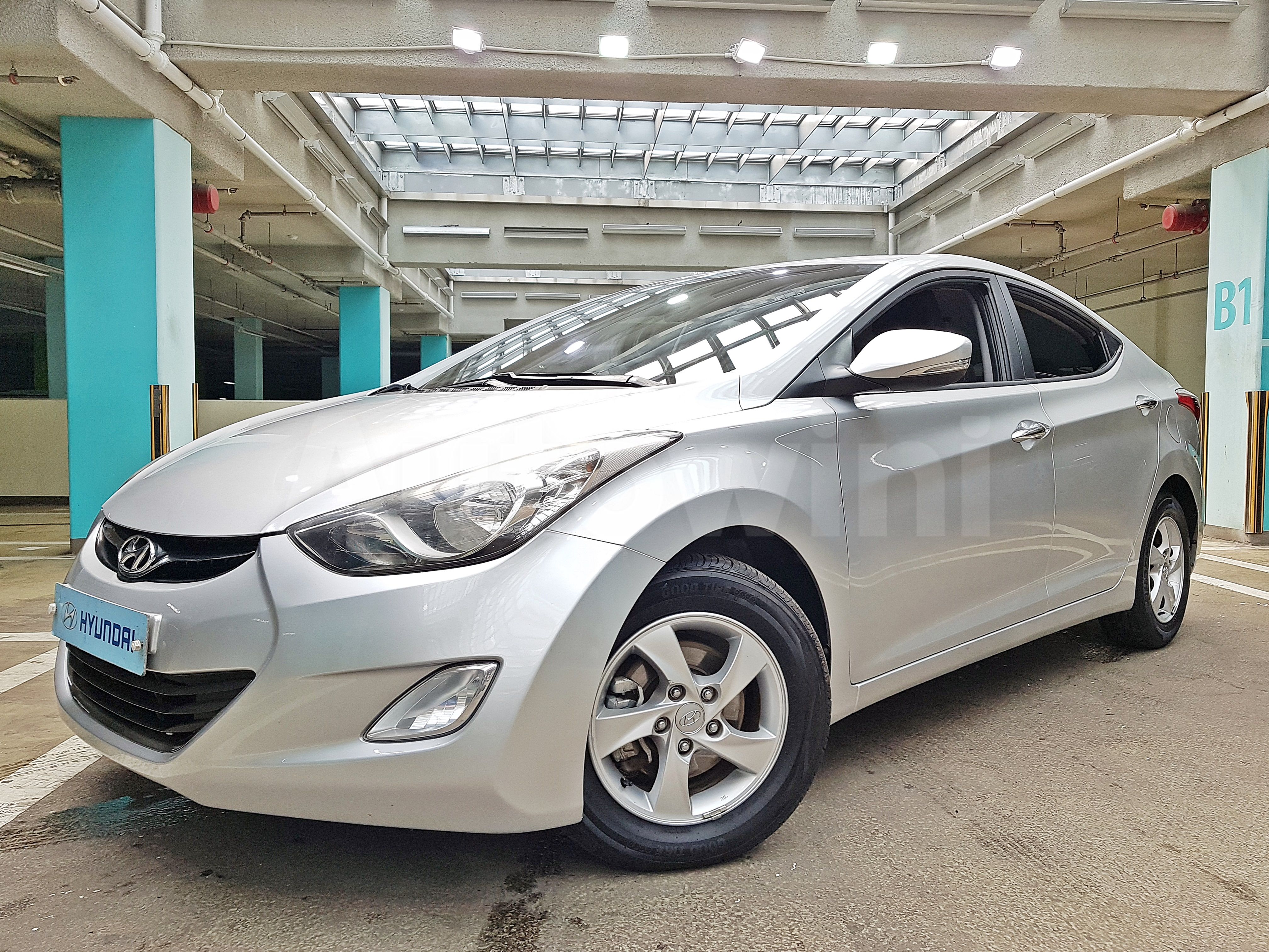 2013 HYUNDAI AVANTE VIN: KMHDG41DBDU824229