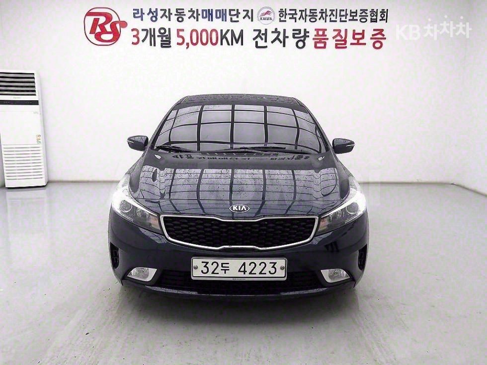2018 KIA K3 VIN: KNAFK412BJA983919