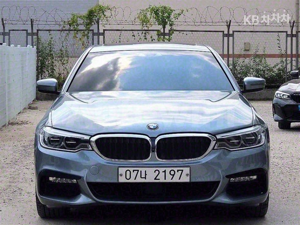 2018 BMW 5 SERIES VIN: WBAJD9107JG971899