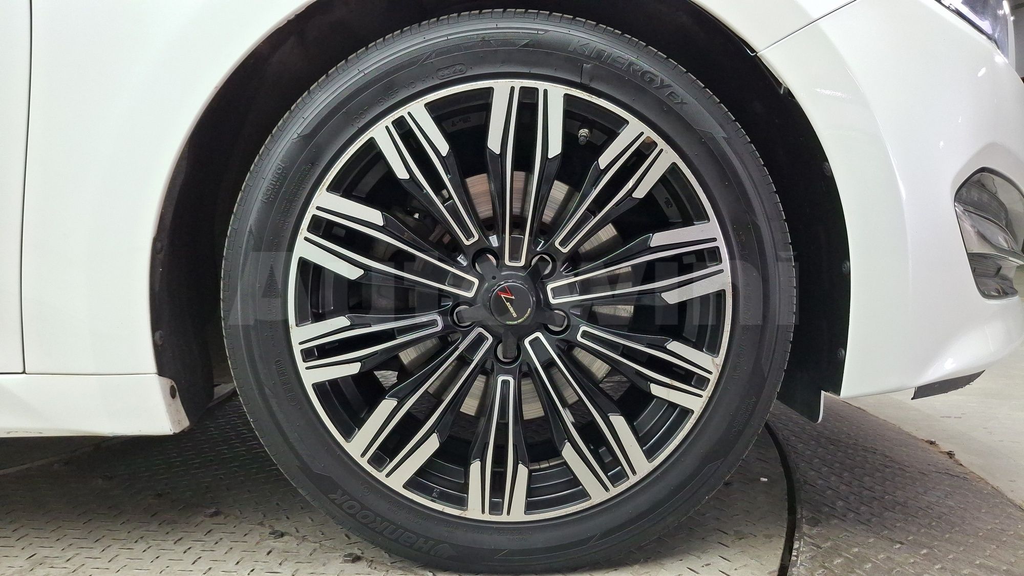 2015 HYUNDAI ASLAN VIN: KMHFN412BFA005522