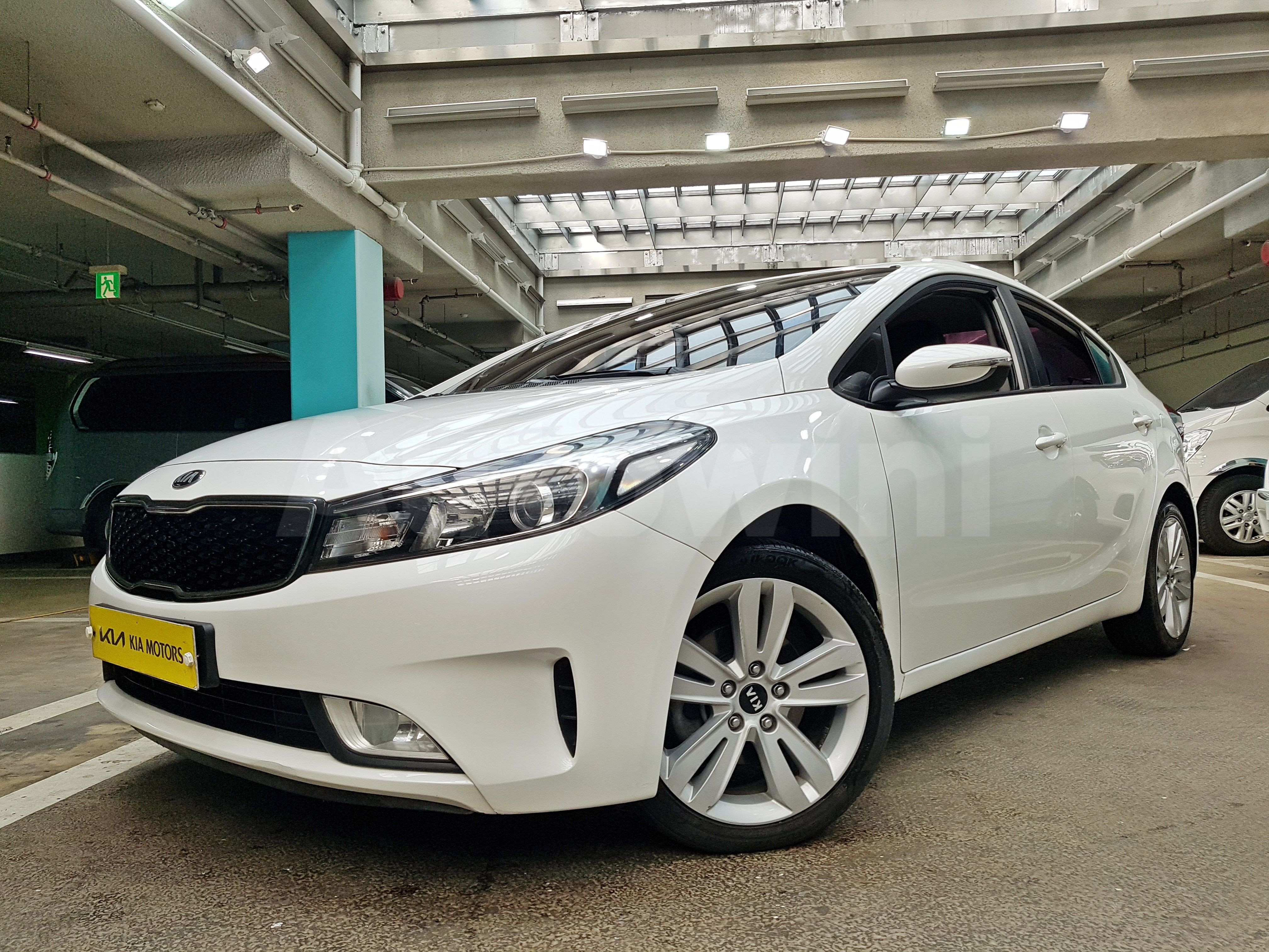 2018 KIA K3 VIN: KNAFJ412BJA753211