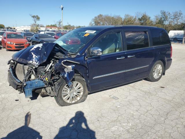2013 CHRYSLER TOWN & COU VIN: 2C4RC1CG6DR737437