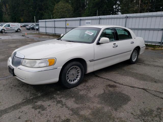 2001 LINCOLN TOWN CAR C VIN: 1LNHM83W61Y621053