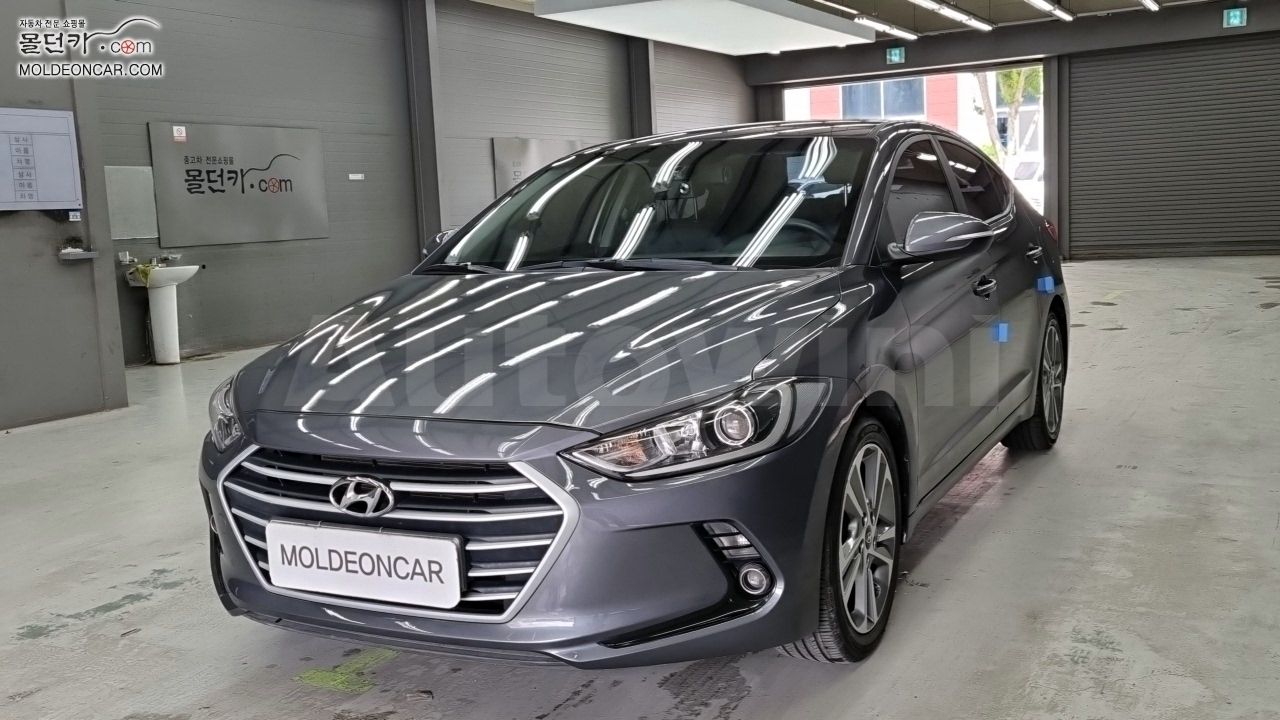 2018 HYUNDAI AVANTE VIN: KMHD641DBJU690524