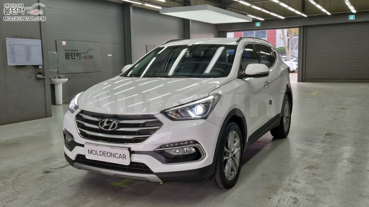 2016 HYUNDAI SANTAFE VIN: KMHSW81UBGU650460
