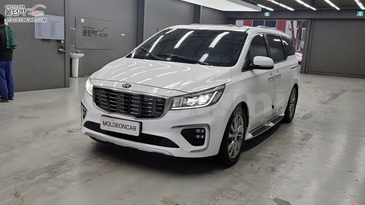 2018 KIA CARNIVAL VIN: KNAME81ABKS525075