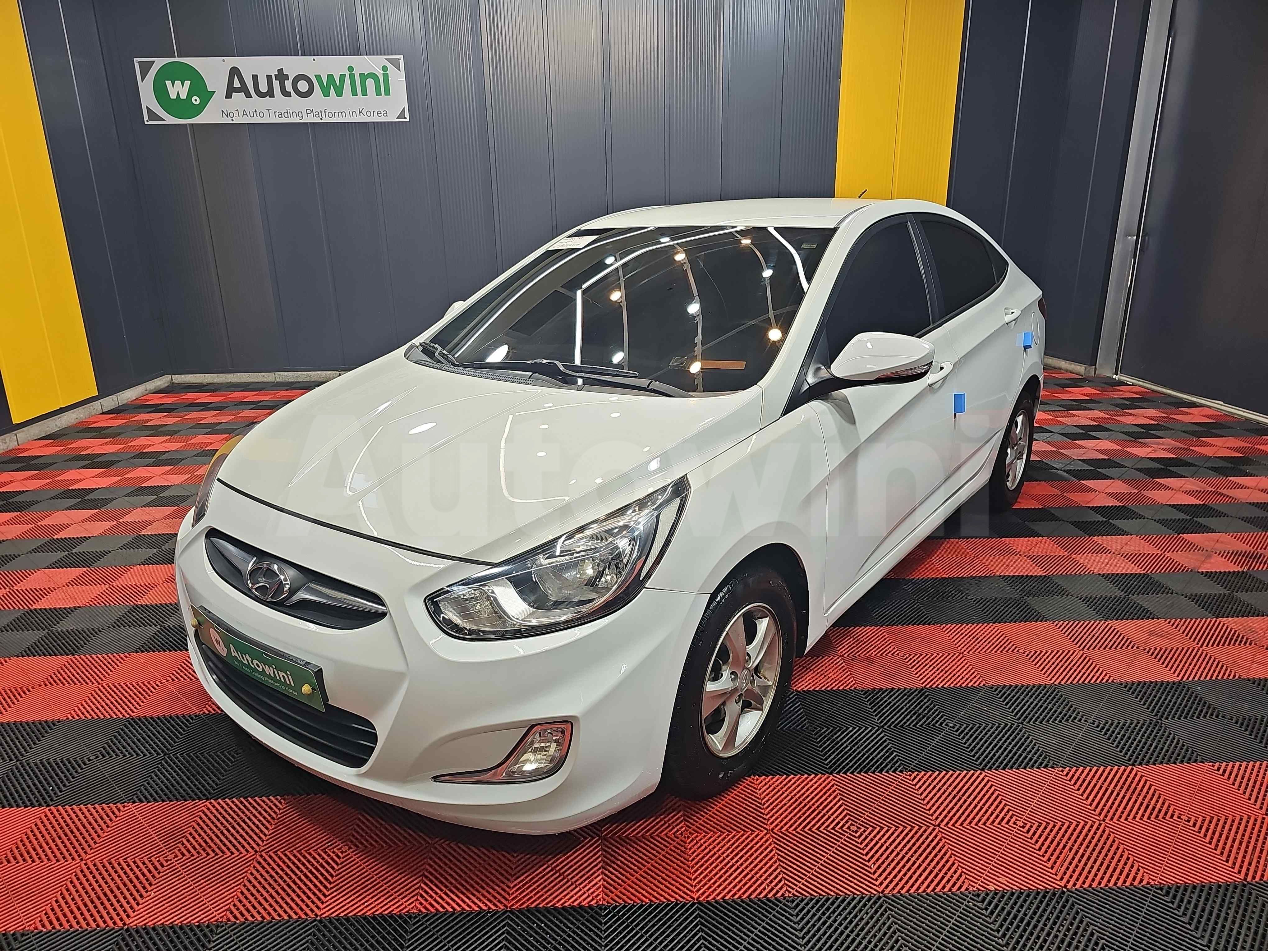 2011 HYUNDAI ACCENT VIN: KMHCT41UBBU110014
