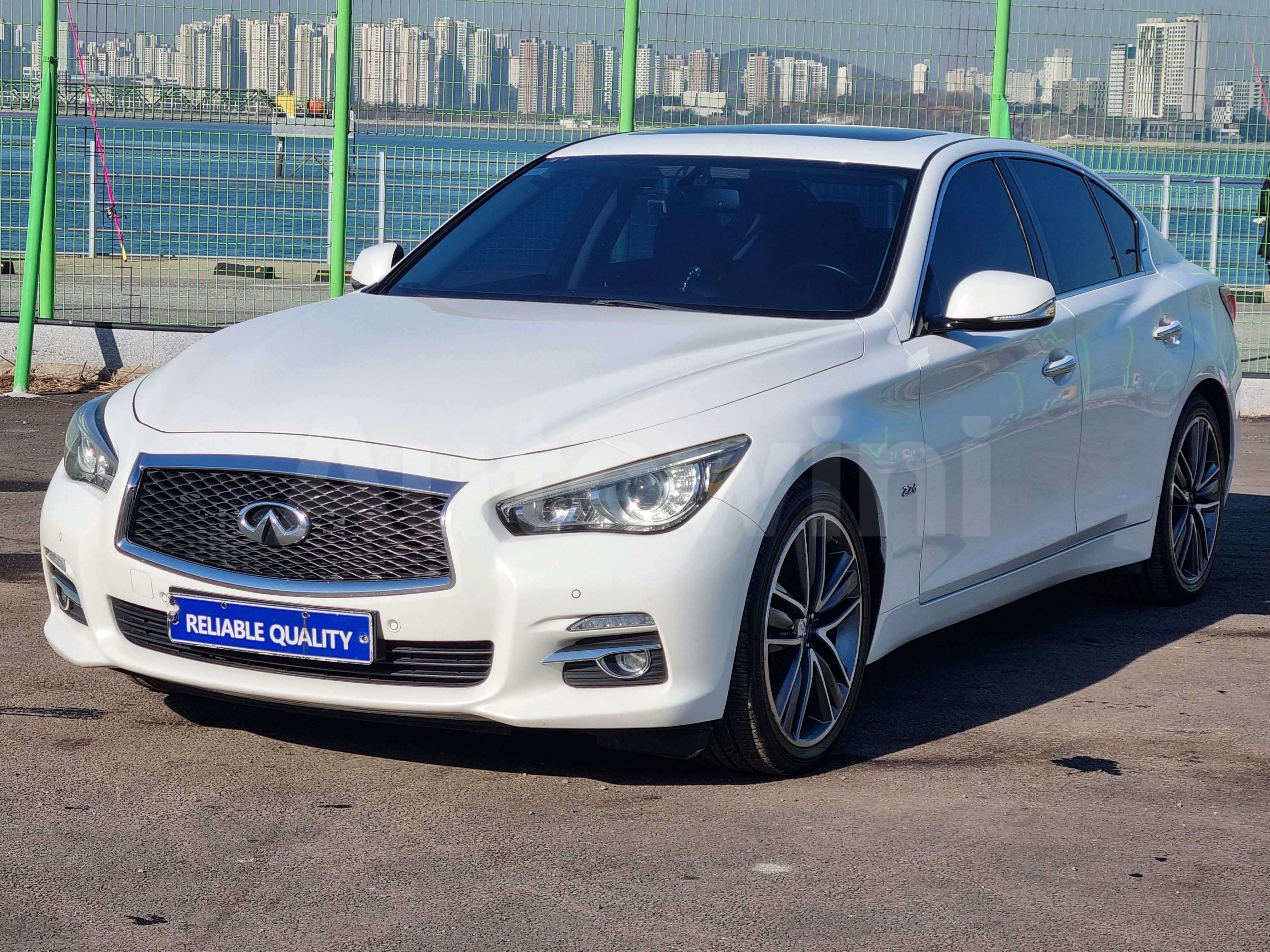 2014 INFINITI Q VIN: JNKDV71EXEM512059