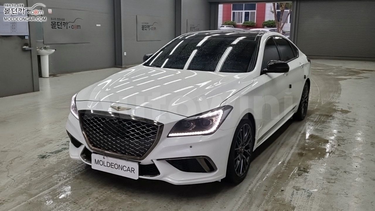 2014 HYUNDAI GENESIS VIN: KMHGM41DBFU033730