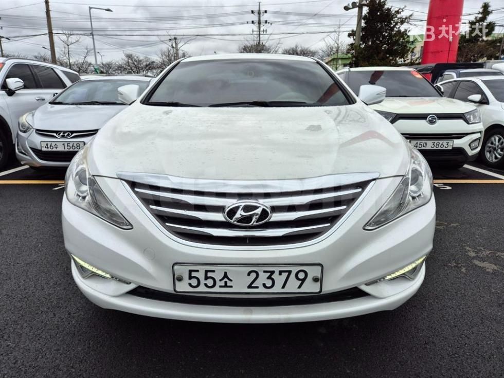 2014 HYUNDAI SONATA VIN: KMHEC41LBEA623739