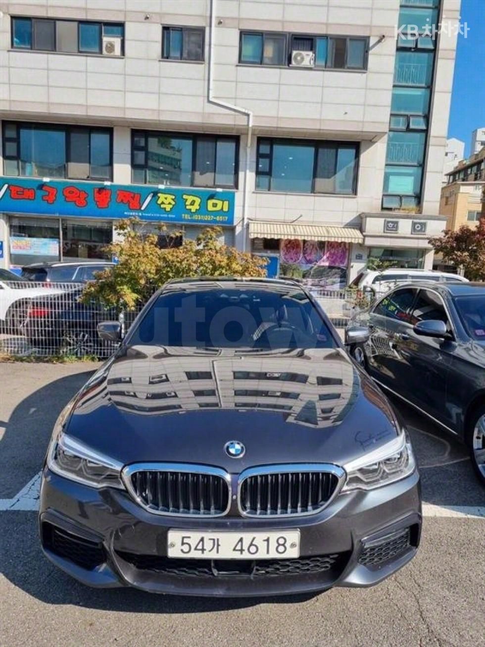 2018 BMW 5 SERIES VIN: WBAJD9106JWC11939