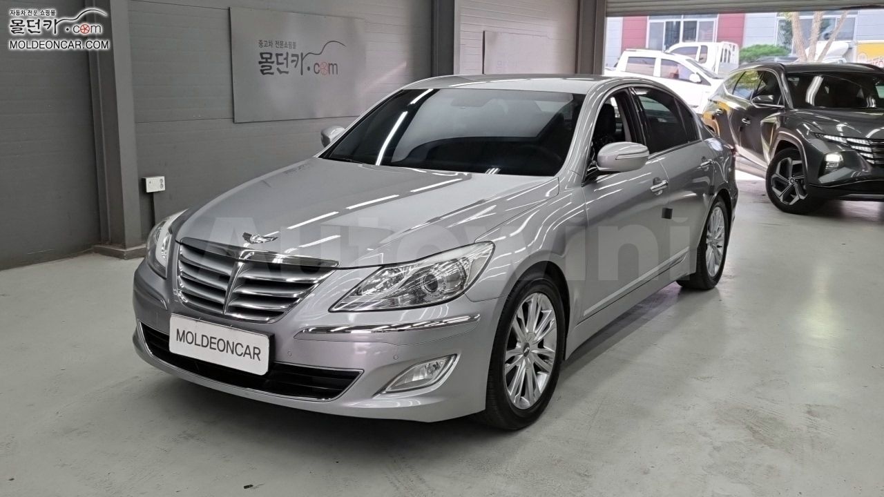 2012 HYUNDAI GENESIS VIN: KMHGB41BBCU180454