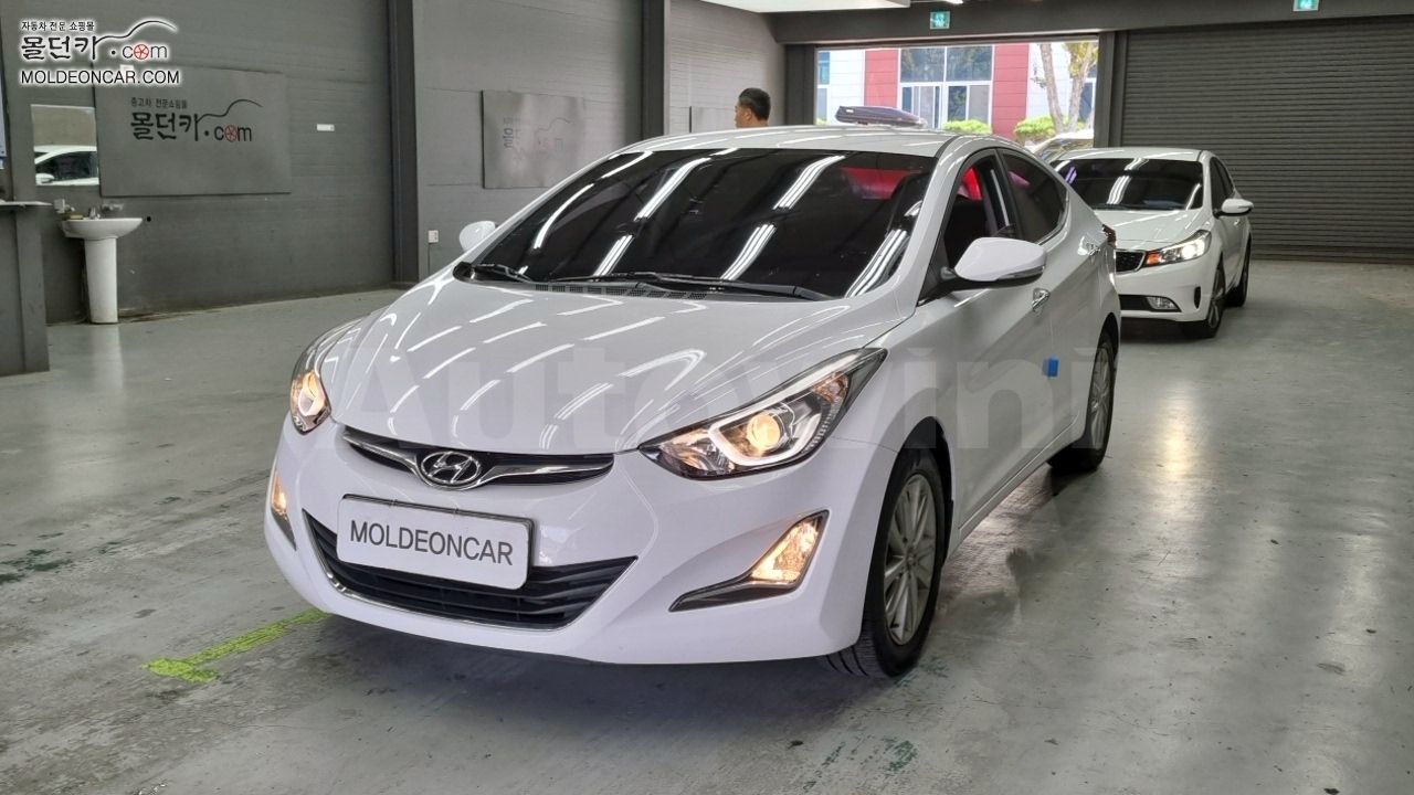2014 HYUNDAI AVANTE VIN: KMHDG41DBEU163128