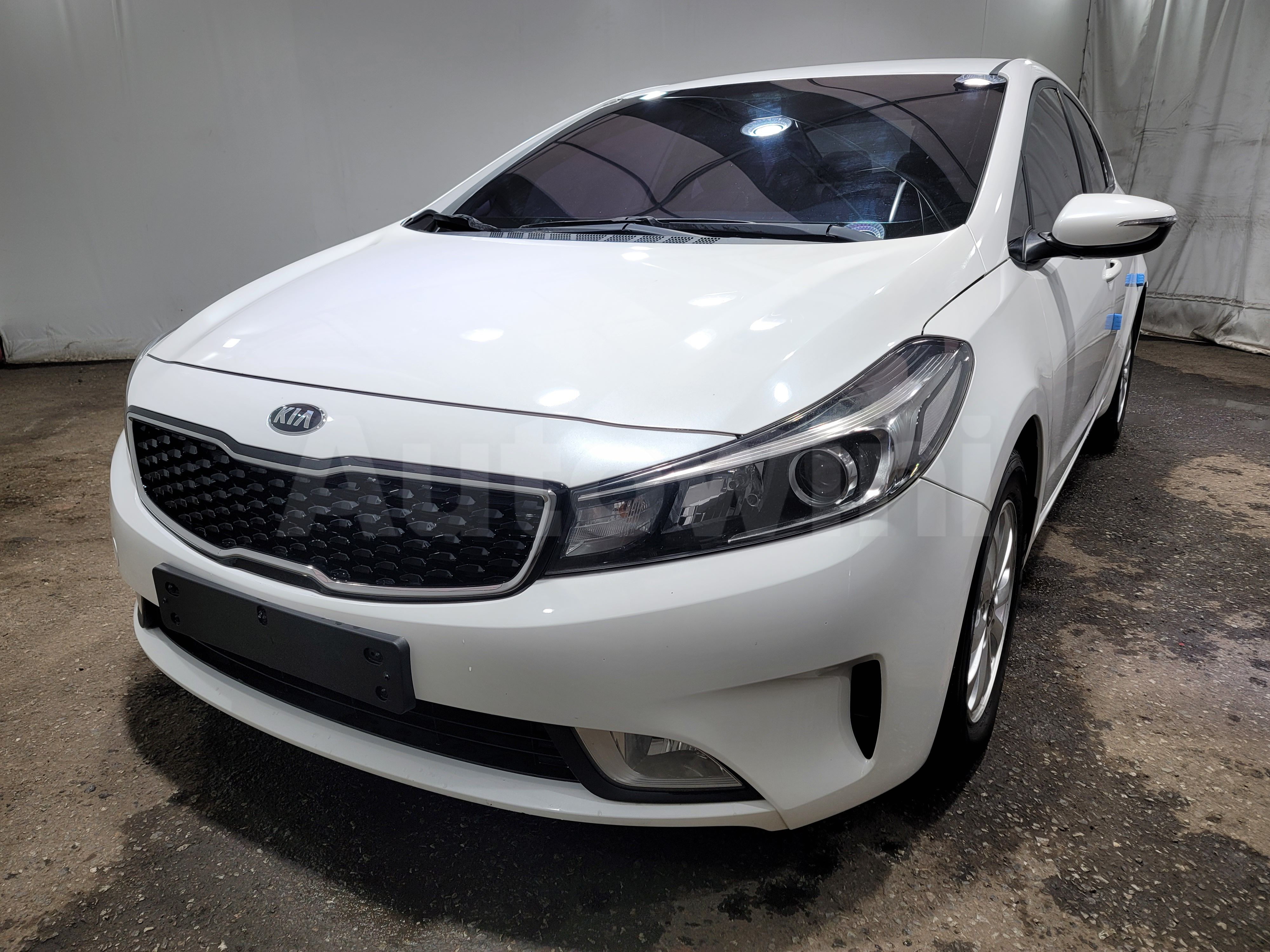 2017 KIA K3 VIN: KNAFJ41BGHA729812