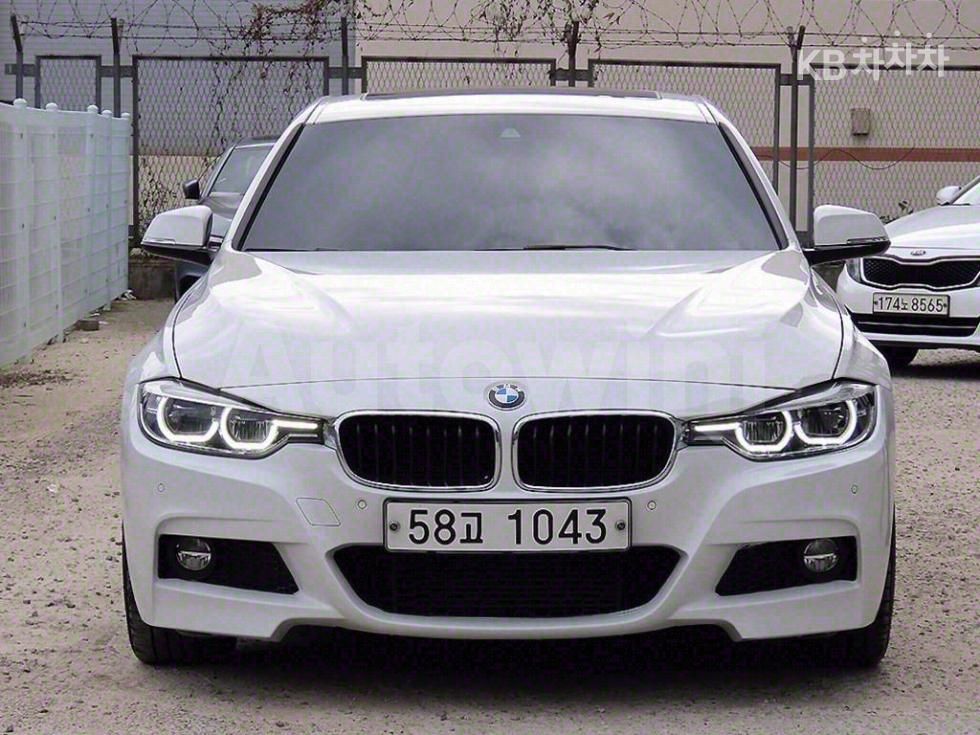 2018 BMW 3 SERIES VIN: WBA8C5101JA075126
