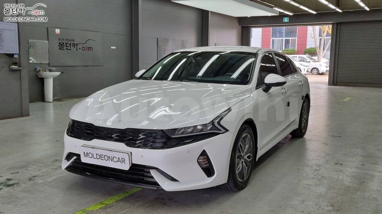 2021 KIA K5 VIN: KNAG241JBNA019740