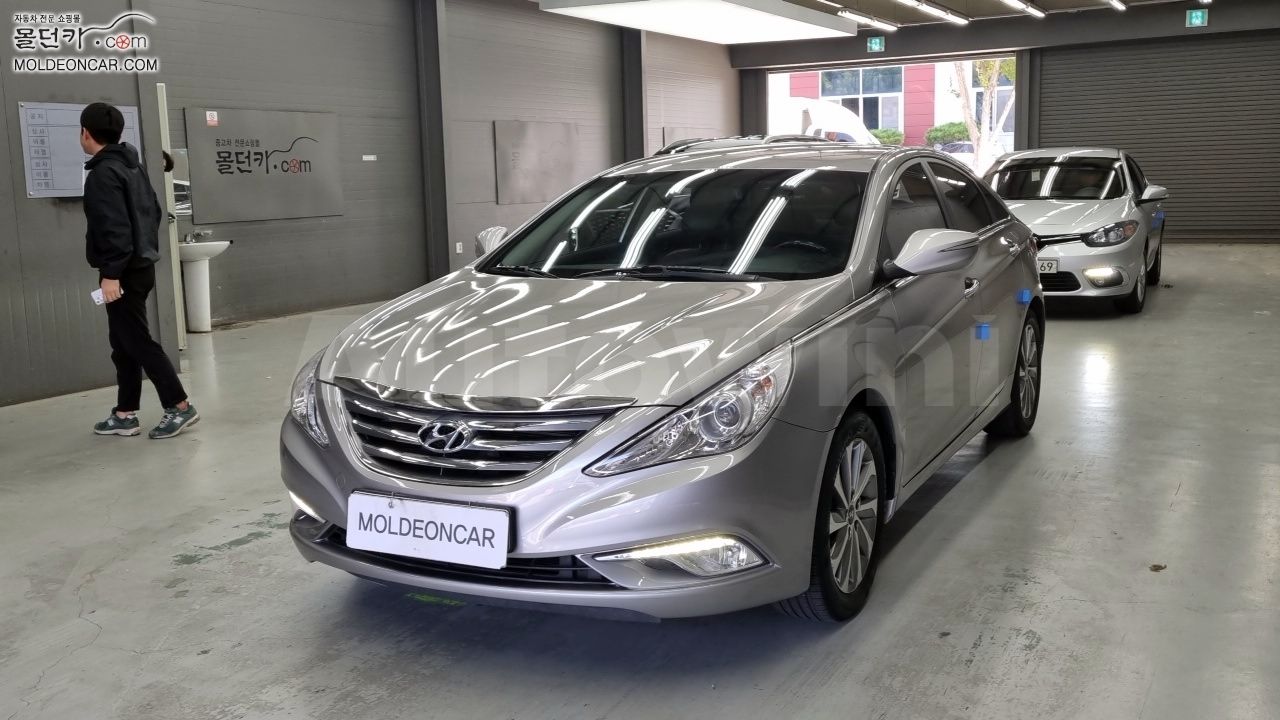2013 HYUNDAI SONATA VIN: KMHEC41ABEA588272