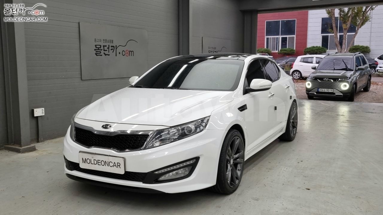 2012 KIA K5 VIN: KNAGN418BDA270244
