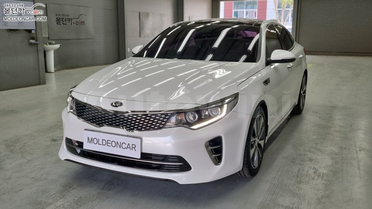 2016 KIA K5 VIN: KNAGX411BGA104893