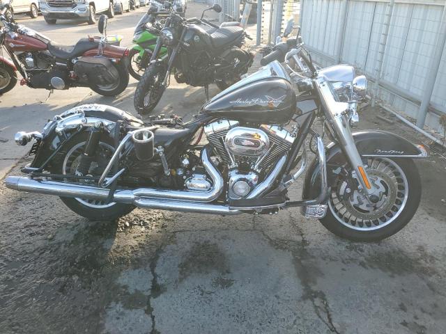 2011 HARLEY-DAVIDSON FLHR VIN: 1HD1FB412BB670415