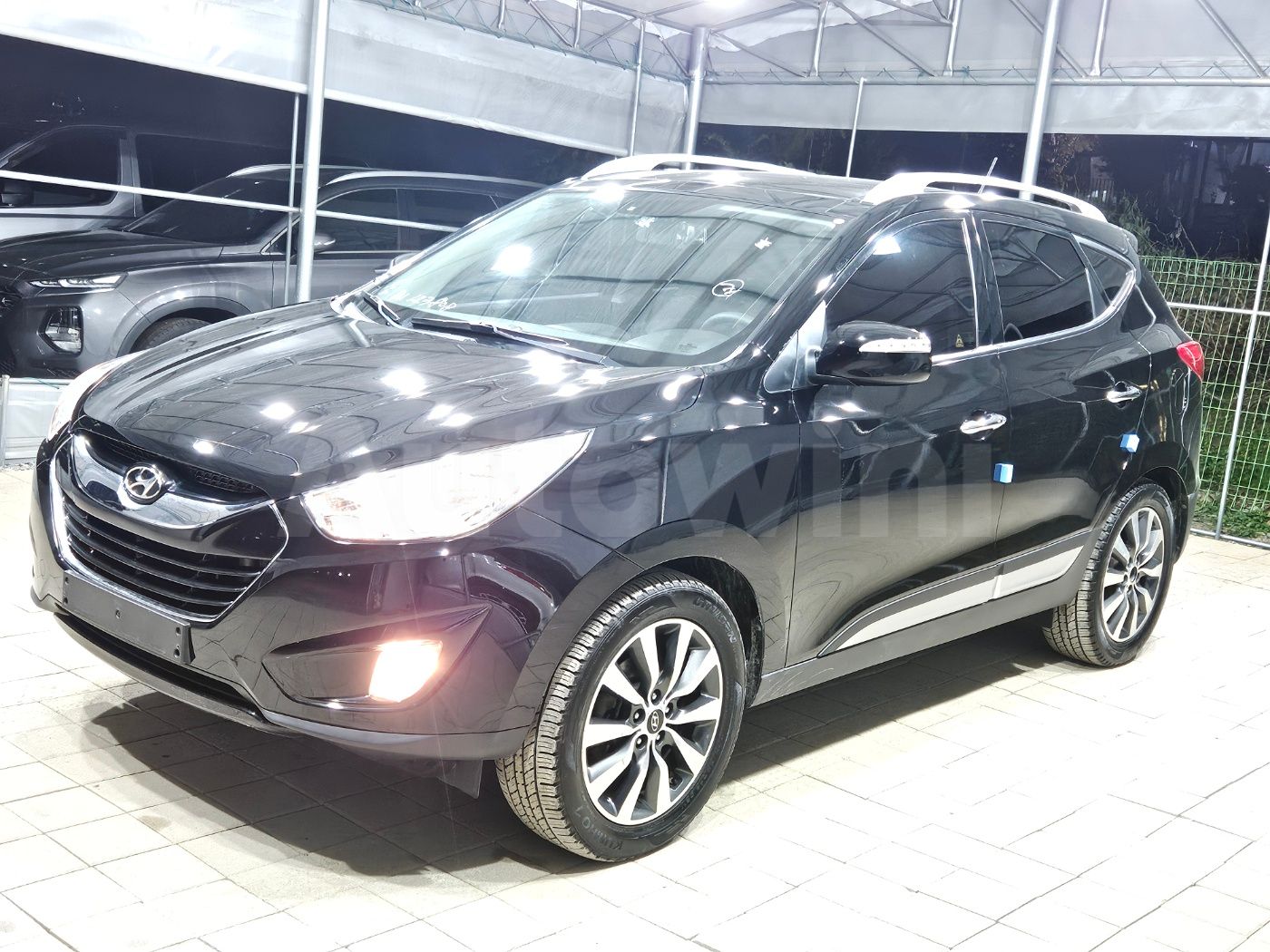 2011 HYUNDAI TUCSON VIN: KMHJW81VDBU143808