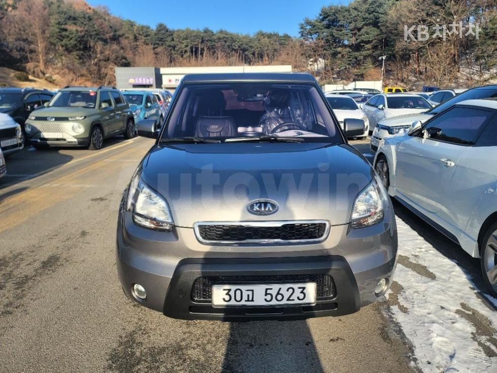 2011 KIA SOUL VIN: KNAJT811BBK278220