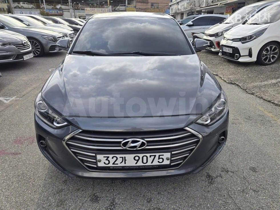 2018 HYUNDAI AVANTE VIN: KMHD841DBJU497341
