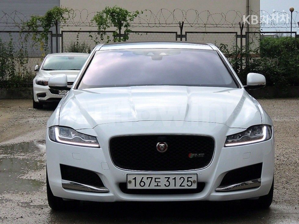 2019 JAGUAR XF VIN: SAJBA4BN1KCY74253