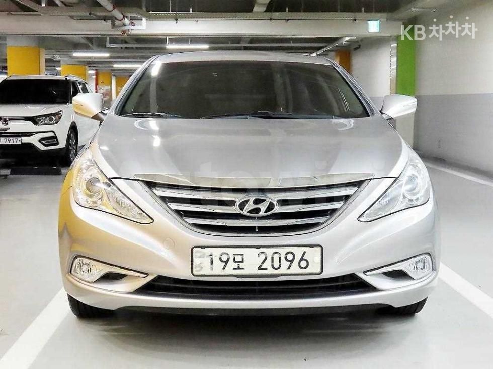 2013 HYUNDAI SONATA VIN: KMHEC41LBDA563257