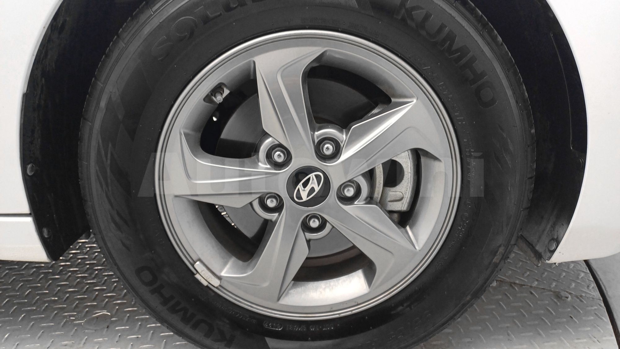 2017 HYUNDAI AVANTE VIN: KMHD641DBHU314777