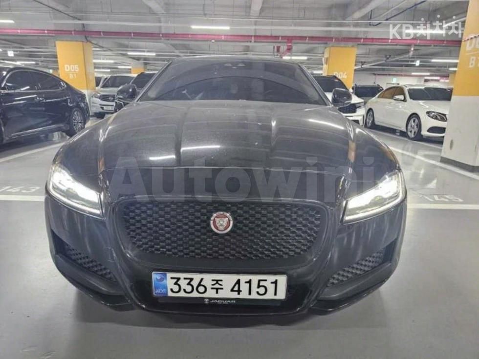2017 JAGUAR XF VIN: SAJBB4BN9HCY30653