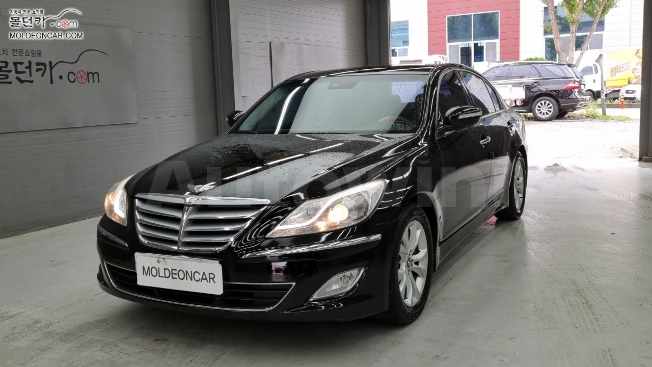 2012 HYUNDAI GENESIS VIN: KMHGA41BBDU204318