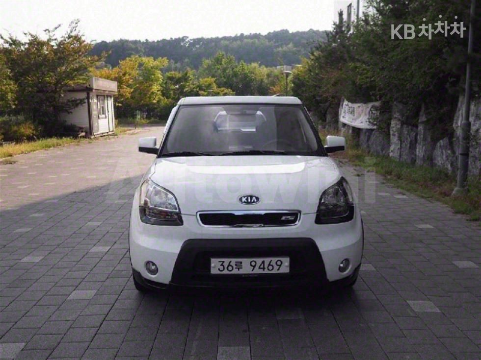 2011 KIA SOUL VIN: KNAJT811BBK731290